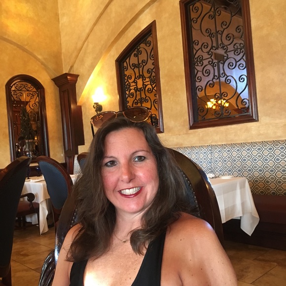 Meet your Posher, Holly - Picture 1 of 1